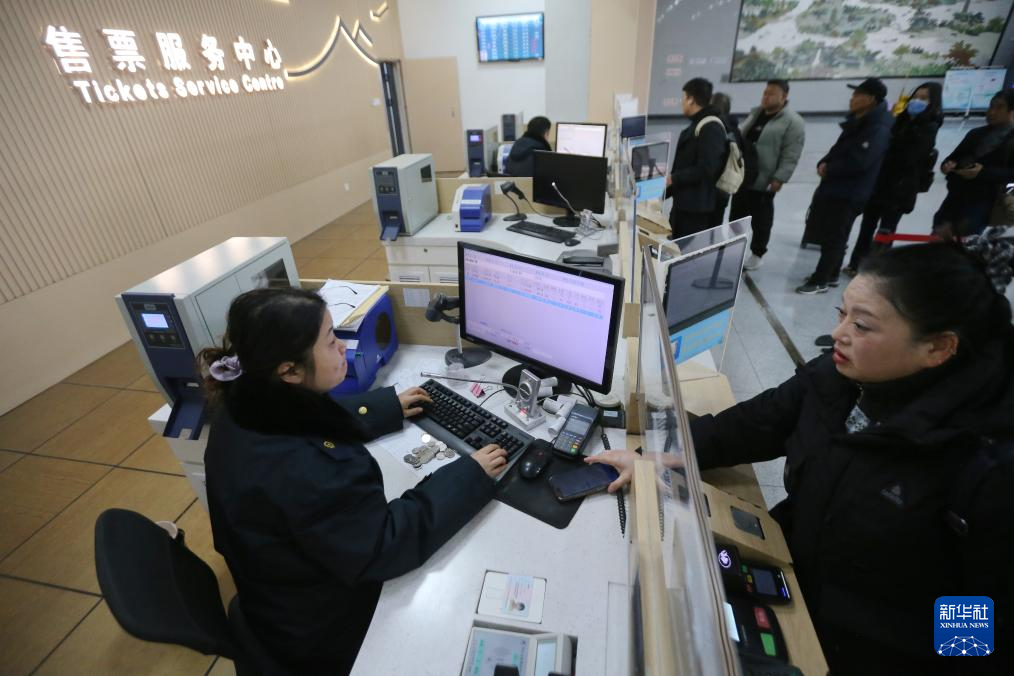 1月19日，2026年中国春运火车票正式开始发售。2026年铁路春运自2月2日开始，至3月13日结束，为期40天。新华社发（孟德龙摄）

